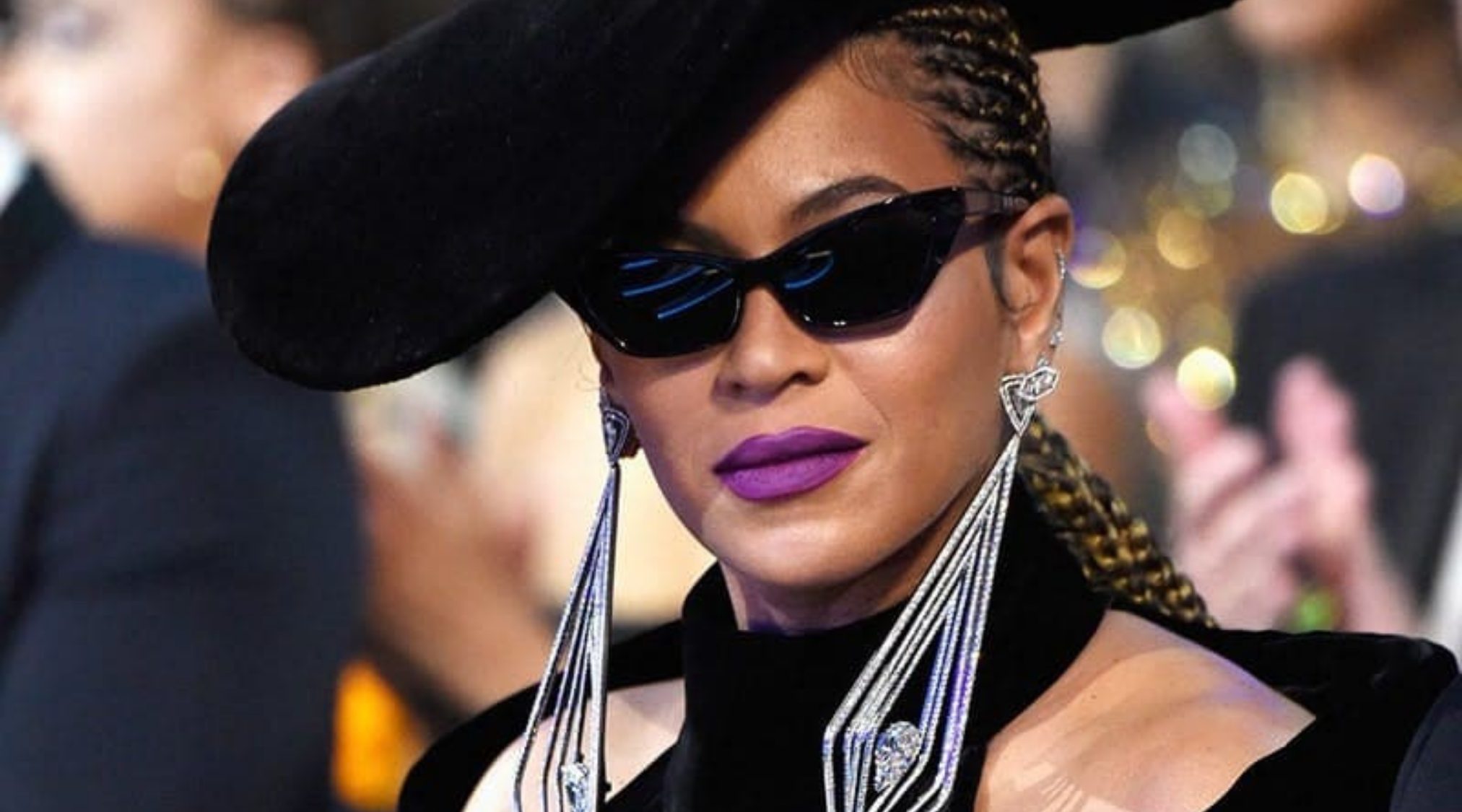 Beyonce wearing versace sunglasses