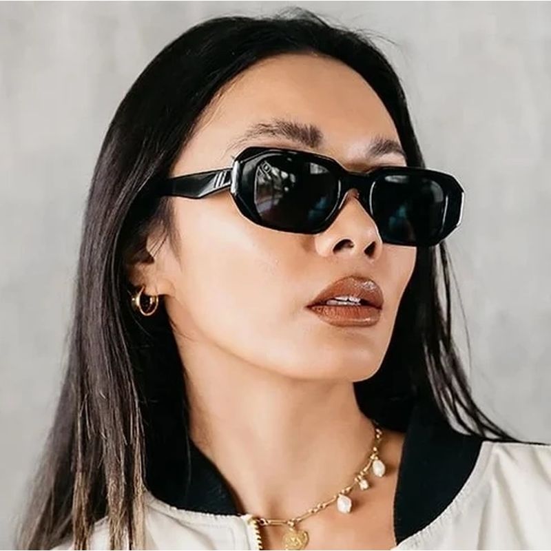 Blenders Onyx Jet Black Smoke Polarised Lifestyle