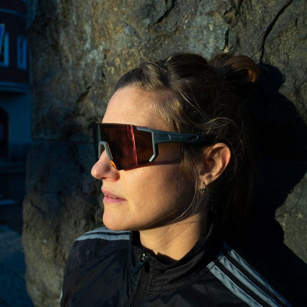 Siri, Black/Infra Purple Lenses