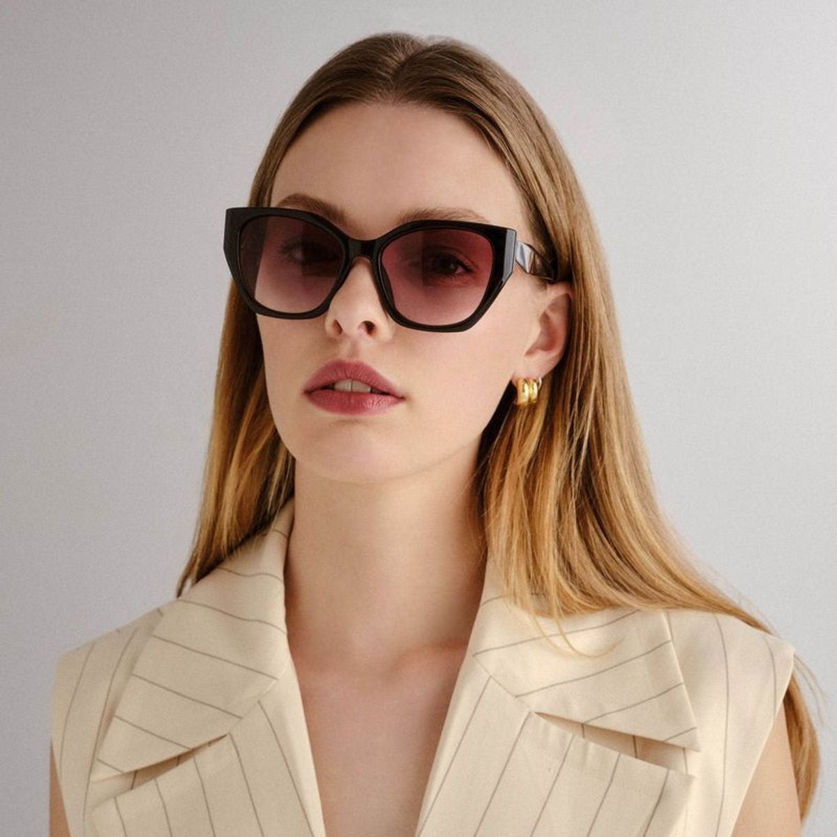Leia, Black and Charcoal Tort/Warm Smoke Gradient Lenses