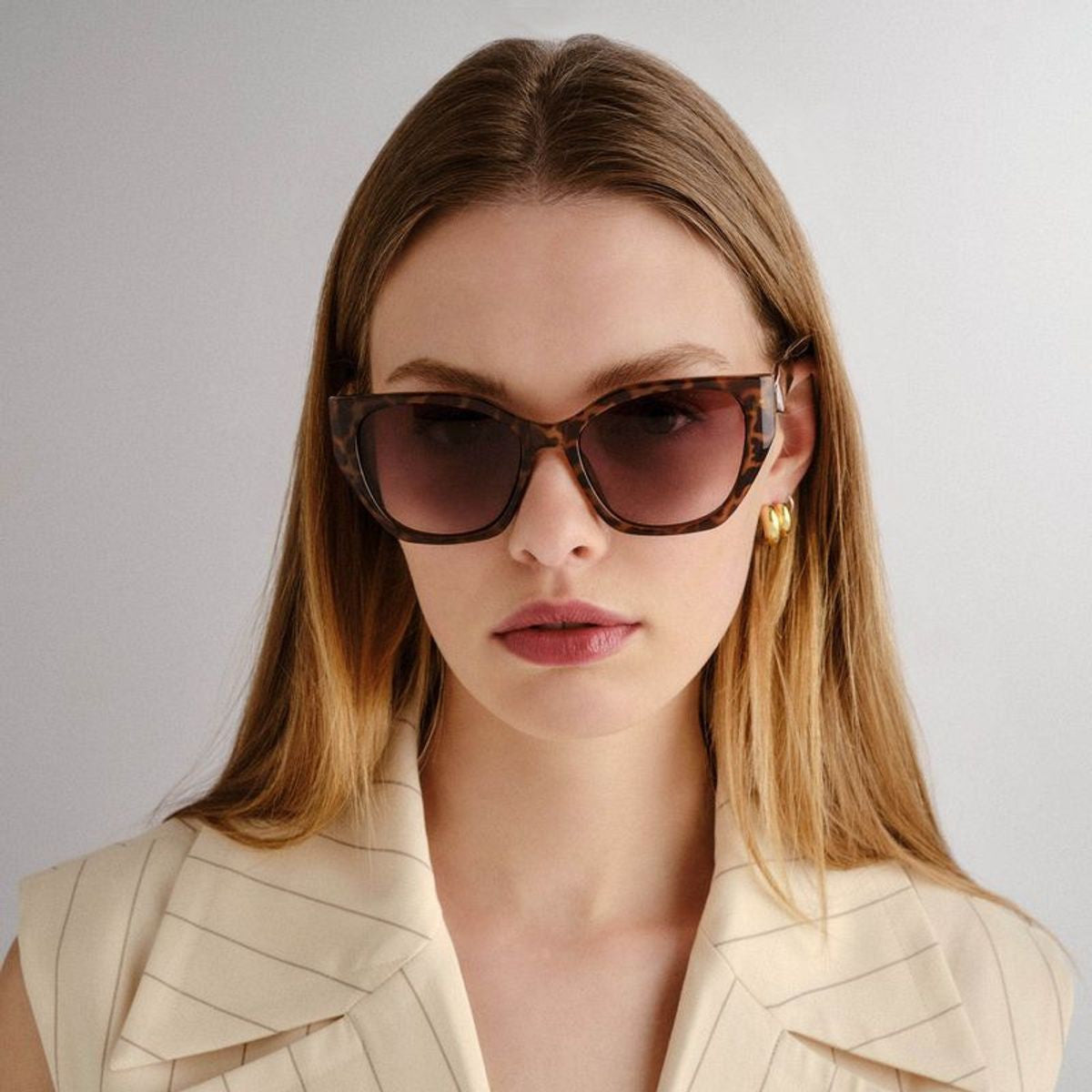 Leia, Dark Tort and Nougat/Brown Gradient Lenses