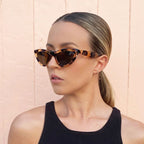 Kiss Kiss, Honey Turtle/Brown Lenses