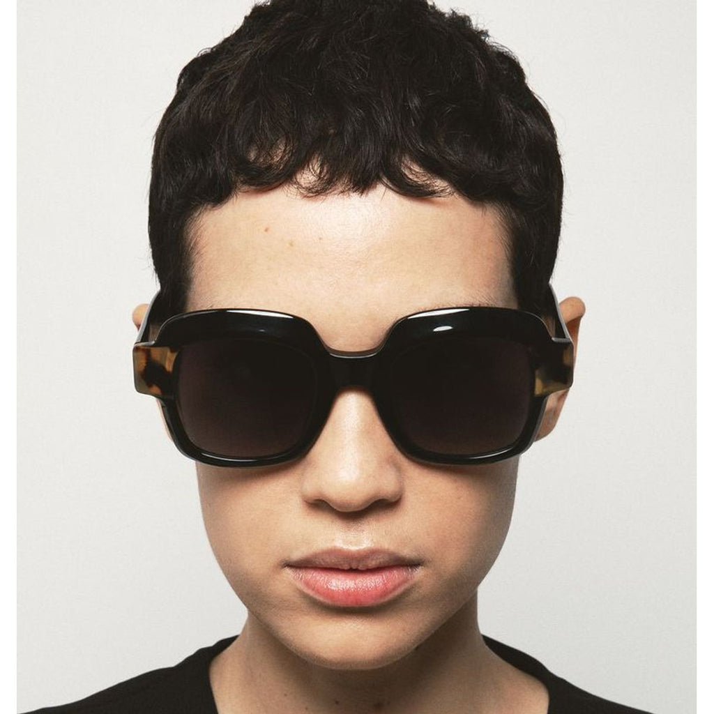 Lynn, Black/Grey Gradient Lenses