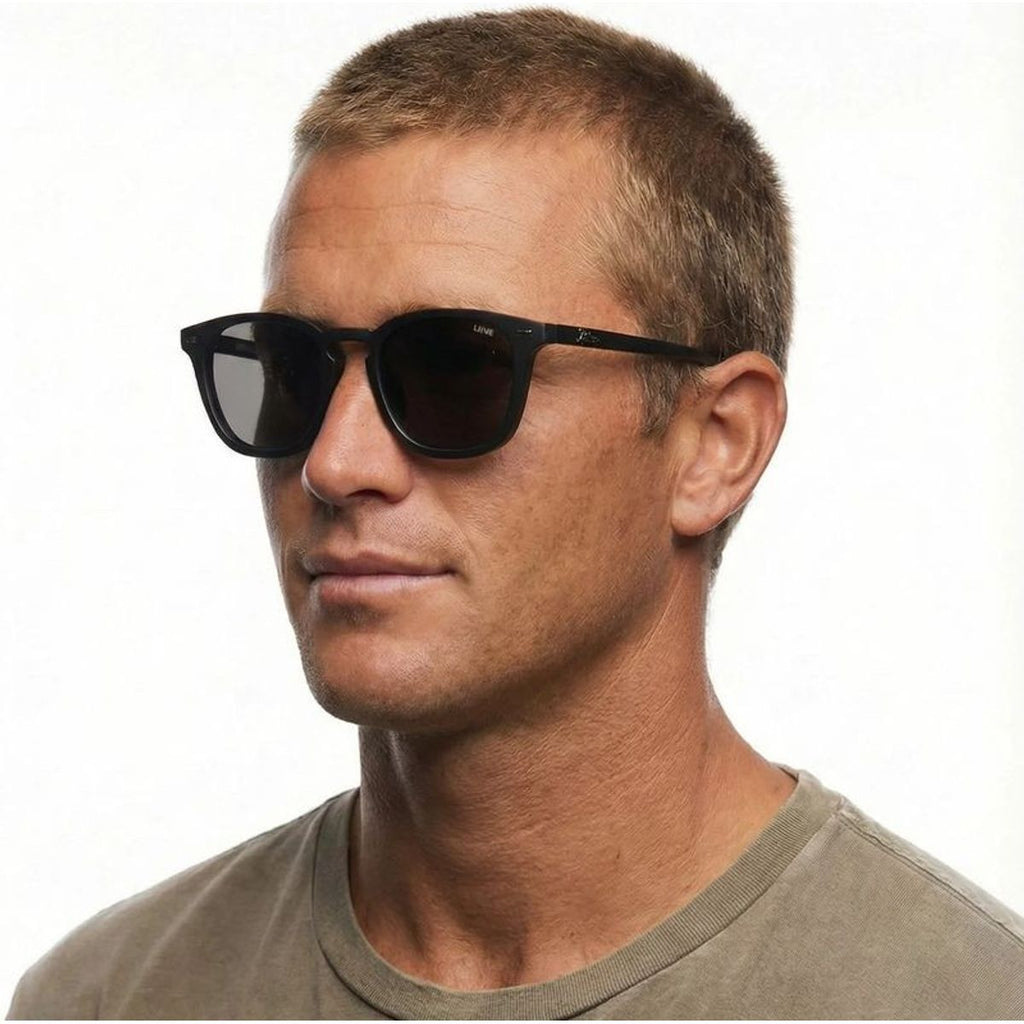 Manhattan, Matte Black/Dark Grey Lenses