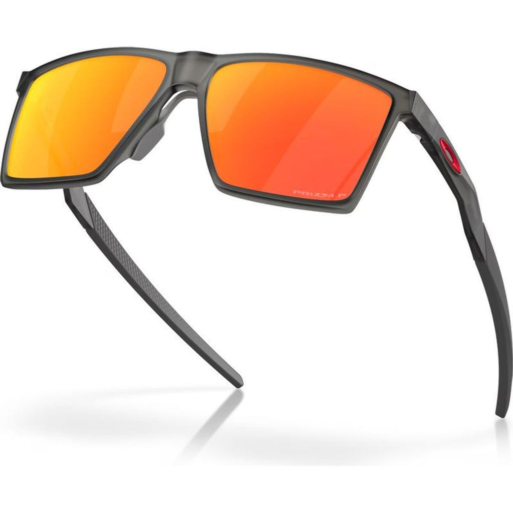 Futurity Sun, Satin Grey Smoke/Prizm Ruby Polarised Lenses