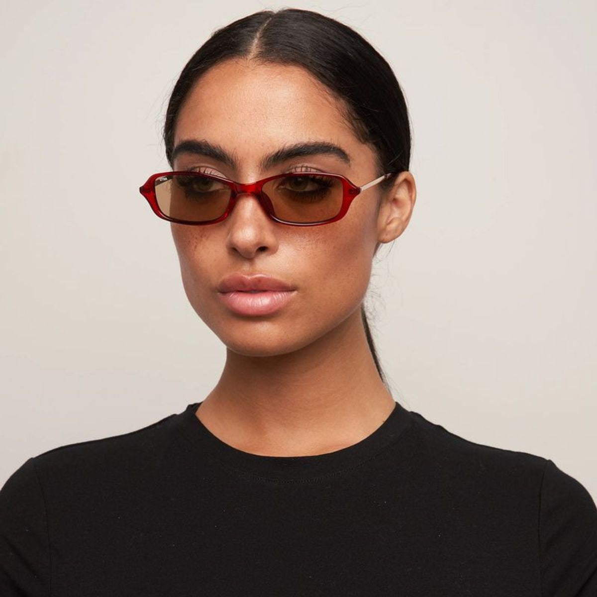 Caysee, Transparent Cherry/Brown Lenses