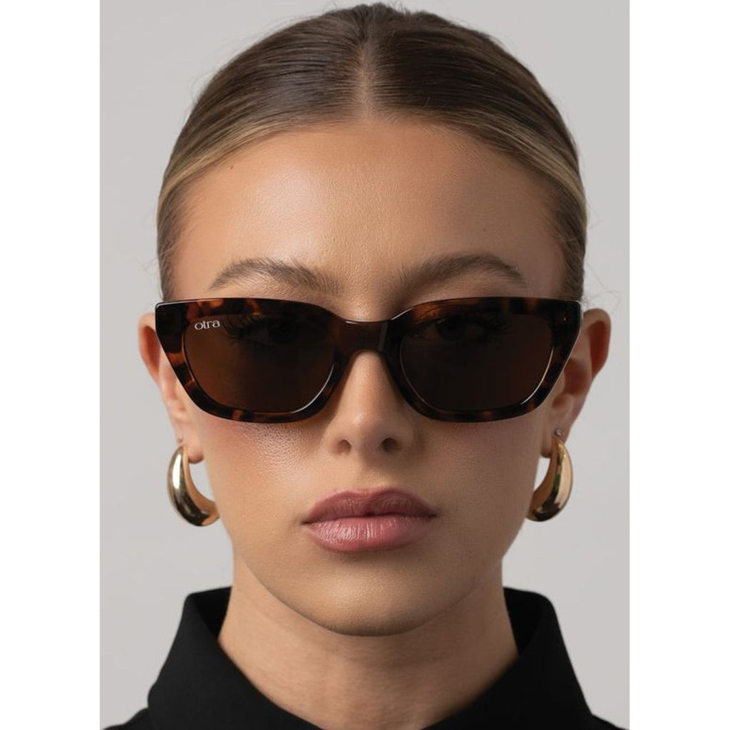 Nove, Tort/Brown Lenses