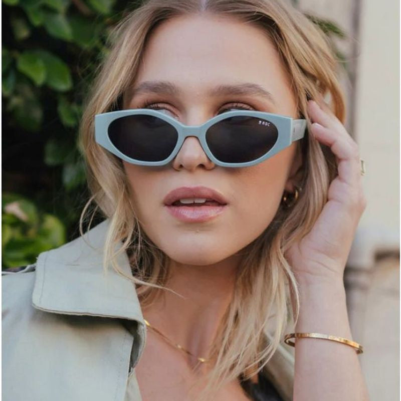 Trait, Sea Foam/Smoke Lenses