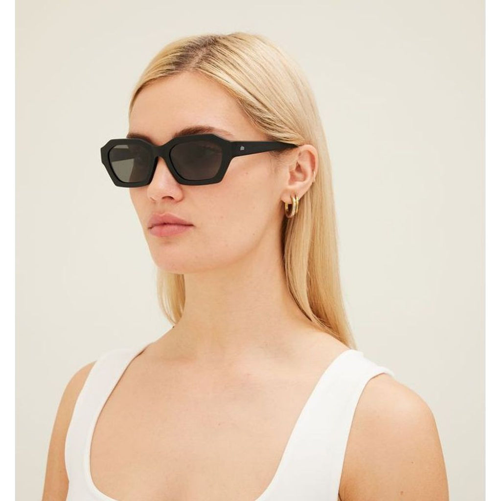 Kinetic, Matte Black/Iron Grey Polarised Lenses