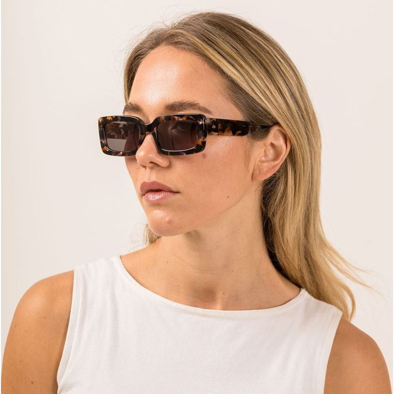 Odessa, Pebble Tort/Grey Lenses