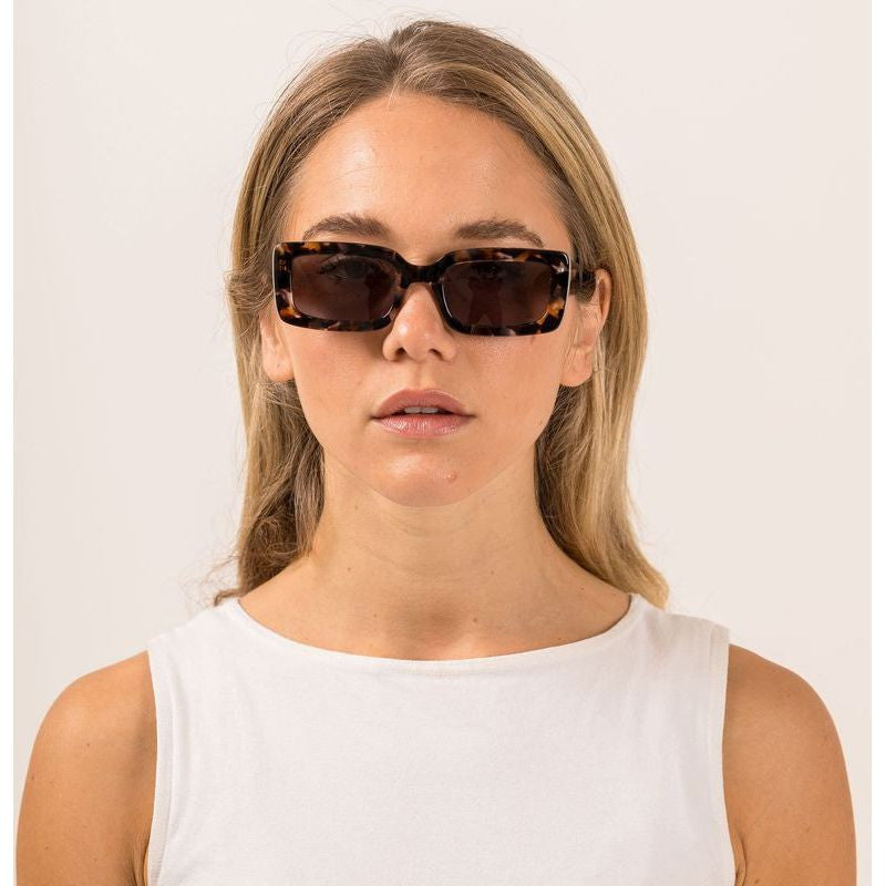 Odessa, Pebble Tort/Grey Lenses