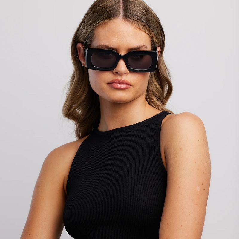 Twiggy, Black/Grey Lenses