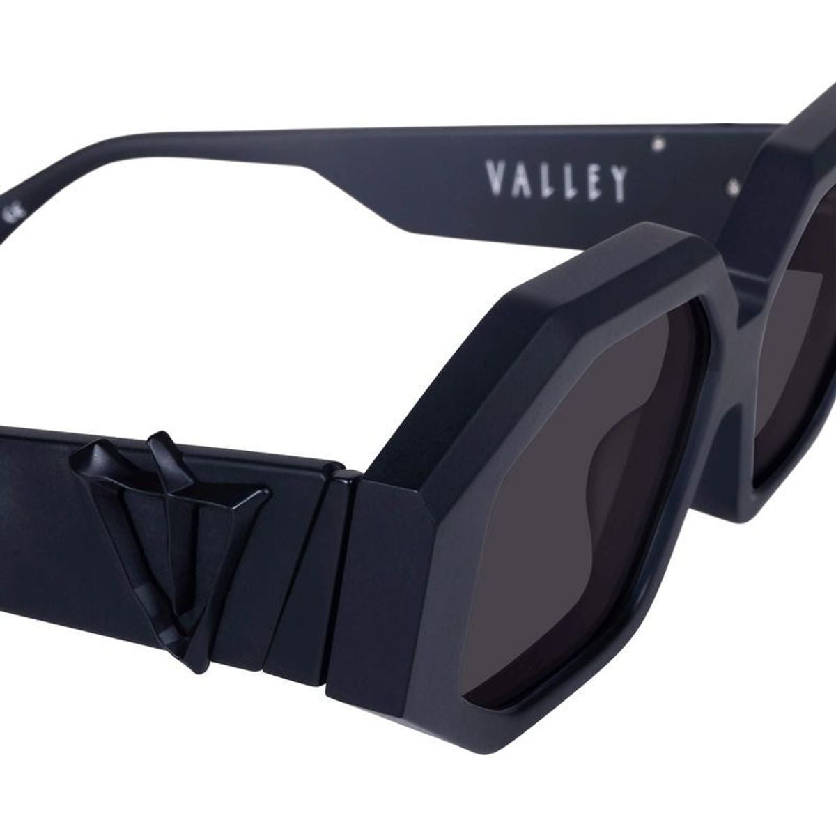 Genesis, Matte Black with Matte Black Metal/Black Lenses